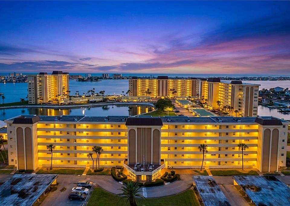 1st image of 4650 Cove Cir APT 209