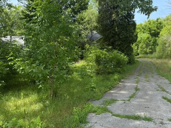 10802 W York House Rd, Beach Park, IL 60087