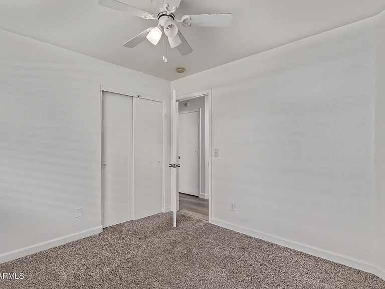 1077 W Laurel Ave — Photo 25