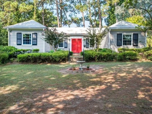 300 Pinecrest Dr, Fayetteville, NC 28305