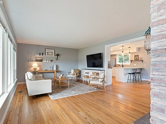 3rd image of 2755 SW 182nd Ave