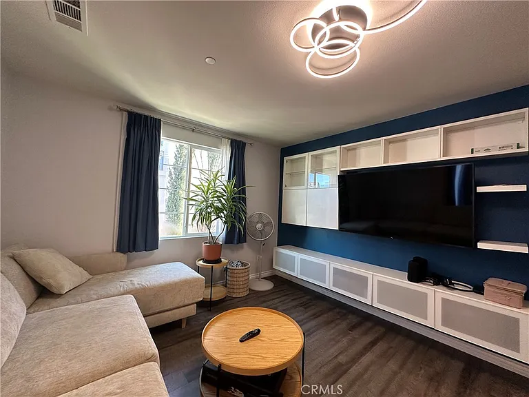 106 Eureka Pl — Photo 4