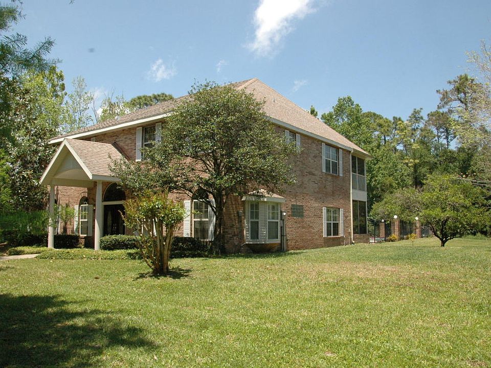 1st image of 11 Moss Point Dr