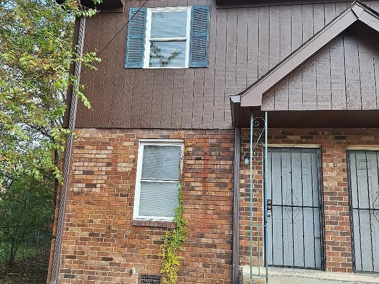 1005 Forest Ridge Ct — Photo 1
