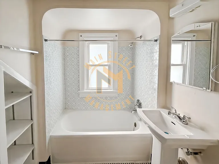520 Henry St — Photo 12