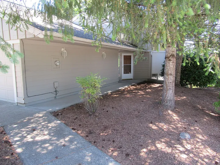 Split Level Two Bedroom Duplex — Photo 2