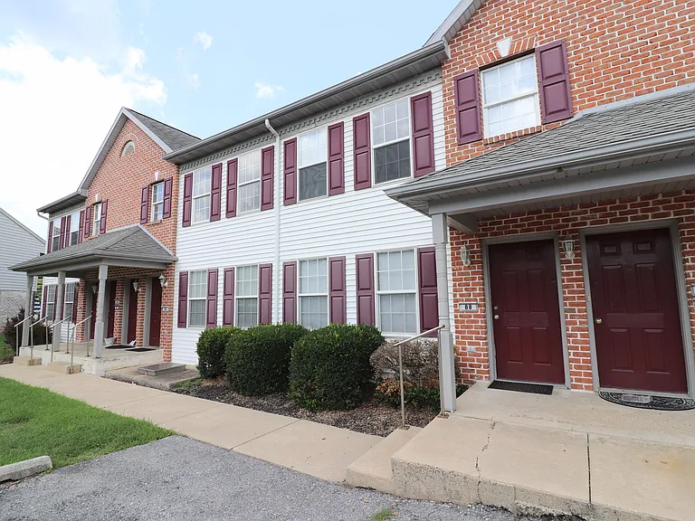 88 Oriole Dr — Photo 1
