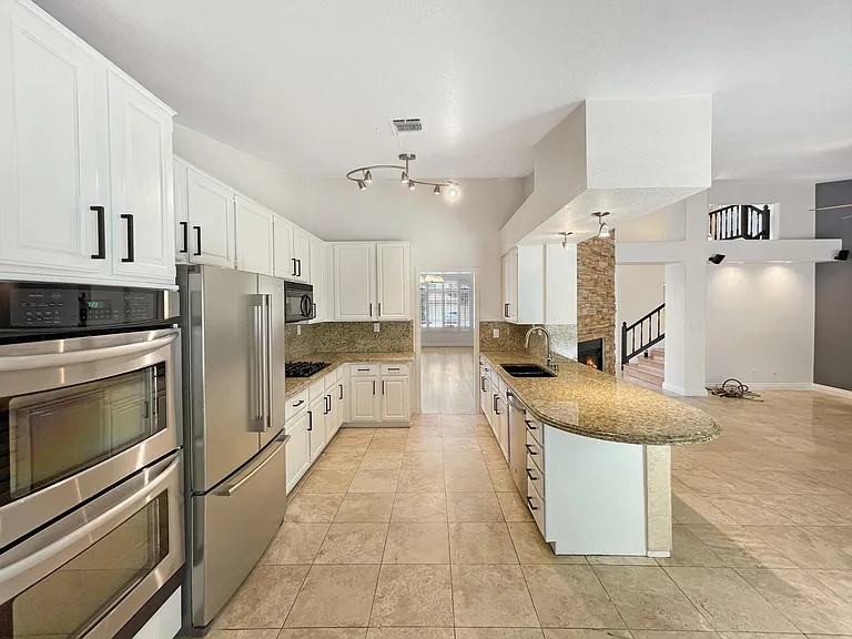 9904 Barrier Reef Dr — Photo 7