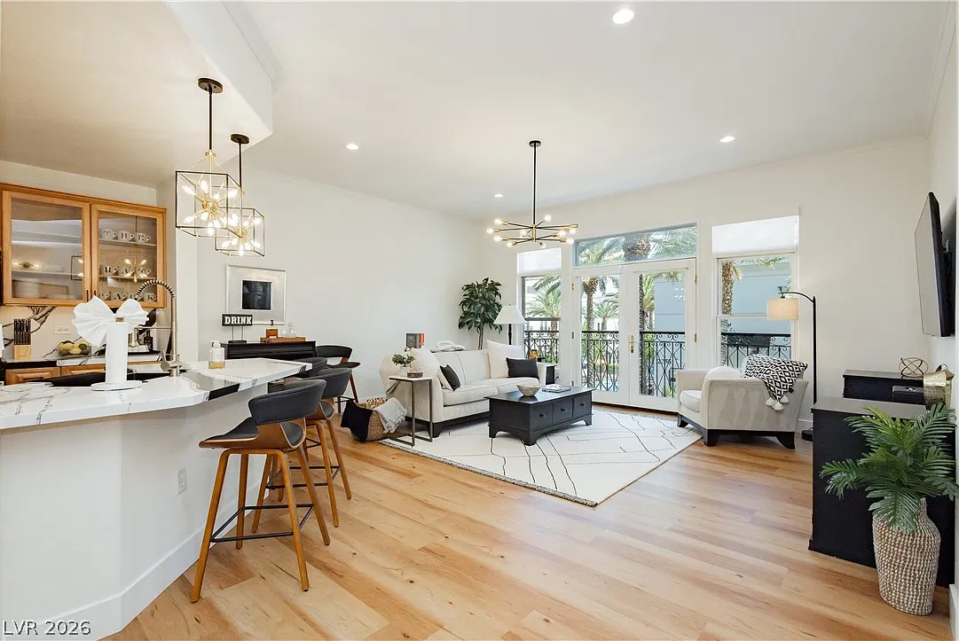 2240 Village Walk Dr — Photo 3
