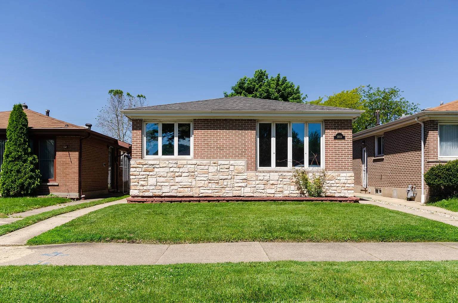 12634 S Marquette Ave photo 1