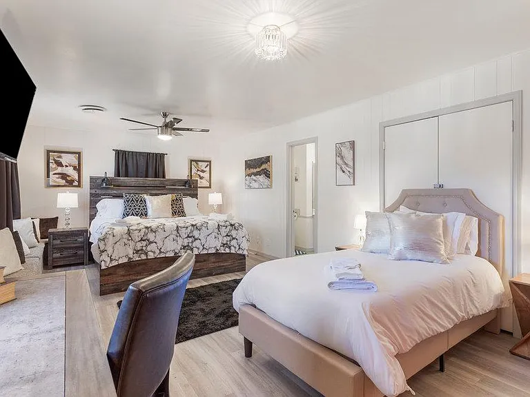 E 63rd Pl — Photo 15