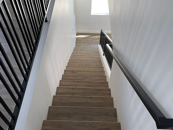 4th image of 21915 1/4 Dolores St #1/4