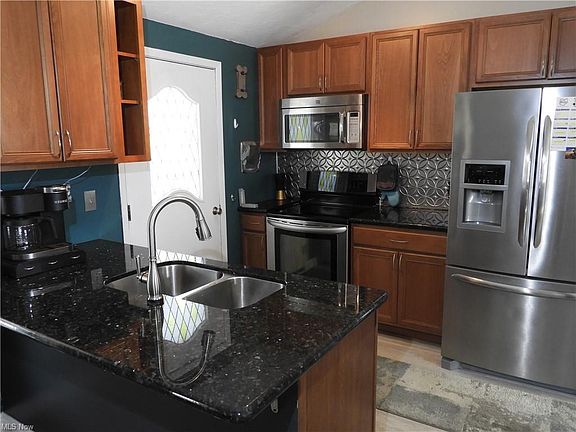 5th image of 13778 Brookdale Ave