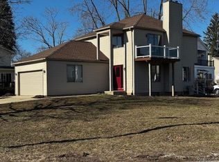 210 Rosebud St, Walled Lake, MI 48390