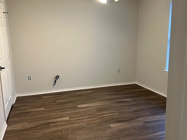 1813 Riverstone Ln — Photo 10