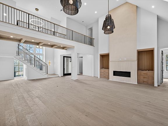 3rd image of 1019 Davidson Rd