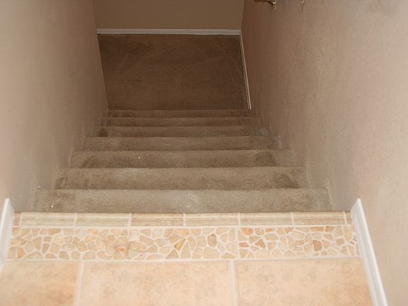 5th image of 1995 E Saddle Dr