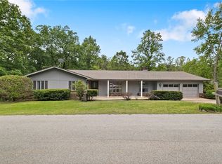 2 Crestwood Dr, Rogers, AR 72756