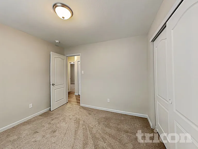 285 Aershire Ct — Photo 15