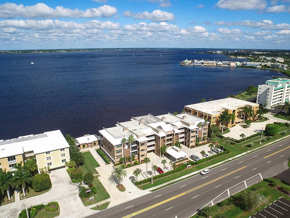 La Vista Harbor front condo 