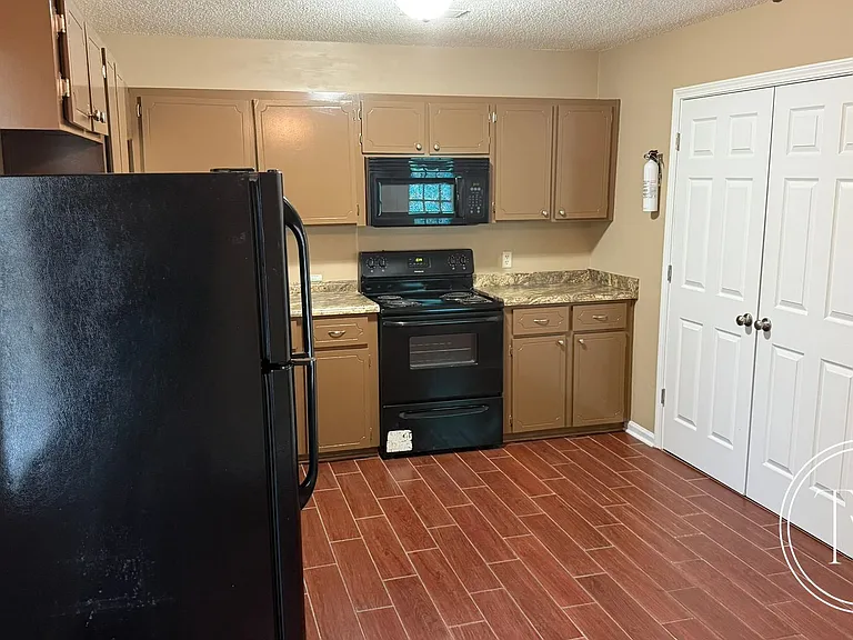 142 NE Shayna Dr — Photo 16
