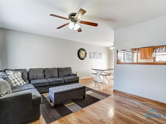 3rd image of 206 Gillette St