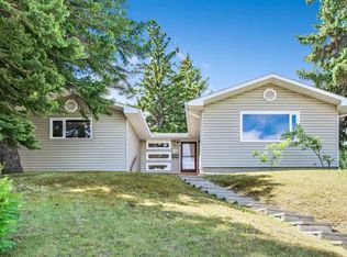 1811 E Canberra Rd NW, Calgary, AB T2L 0S3