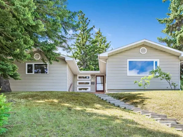 1811 E Canberra Rd NW, Calgary, AB T2L 0S3