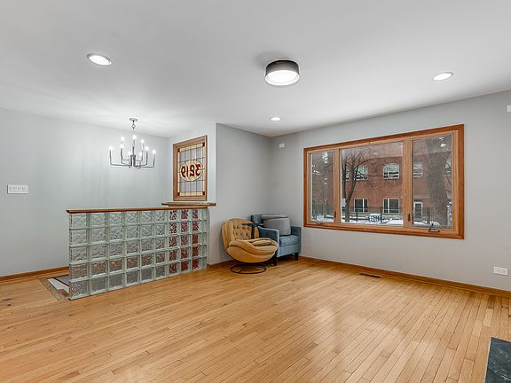 3rd image of 3219 N Richmond St