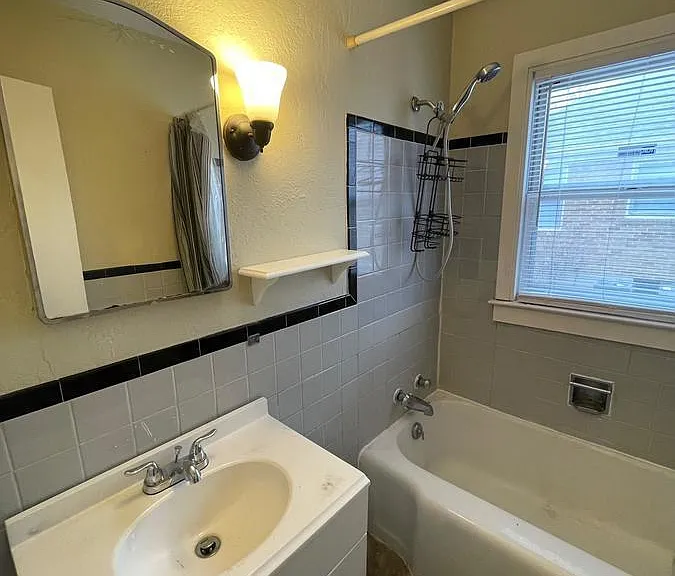 1532 S Ash Ave — Photo 3