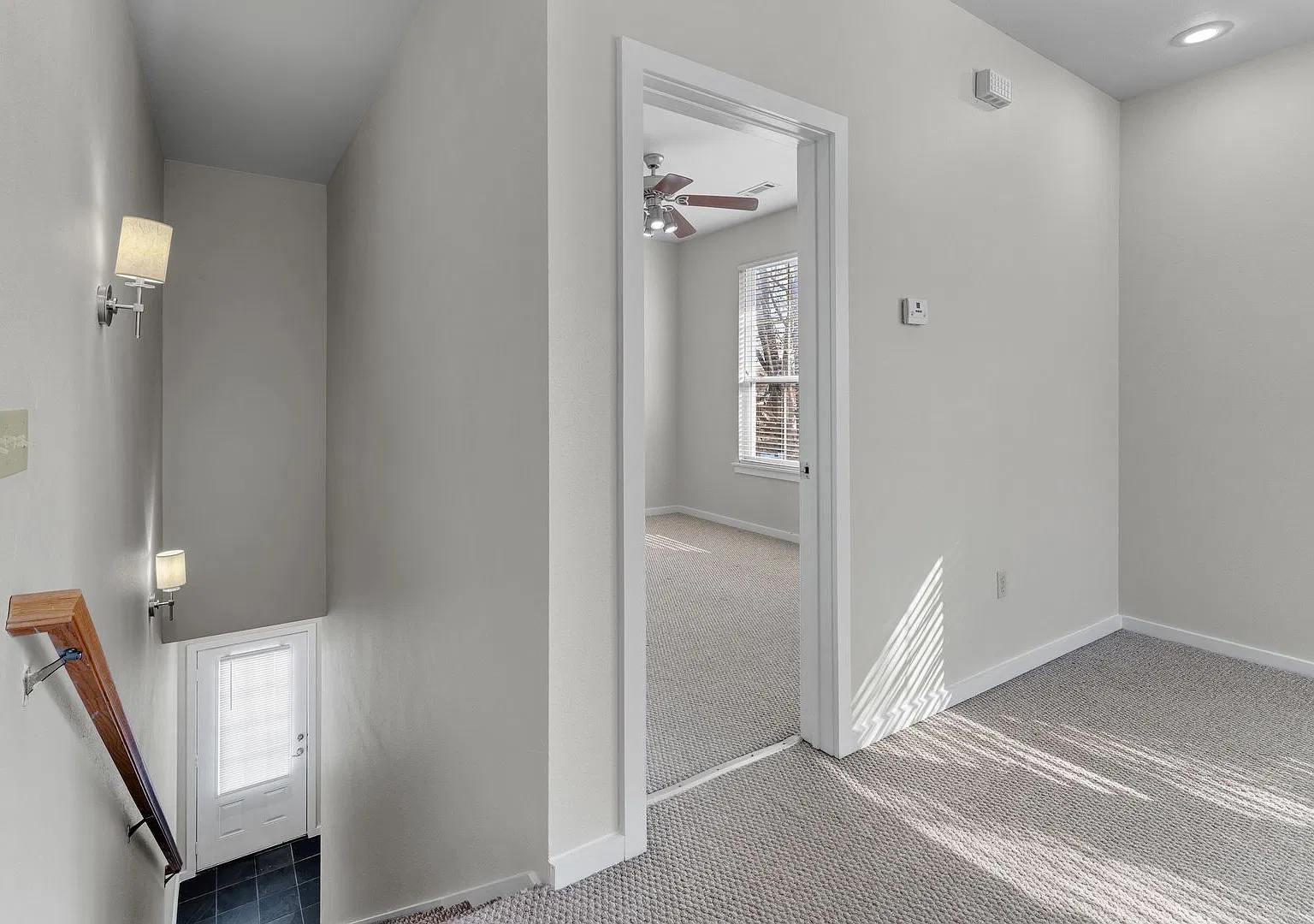 40 E Maple Street #2 Fayetteville, Ar- 1 Bedroom / 1 Bathroom Apartment - Ask About Our Cashless ... — Photo 3