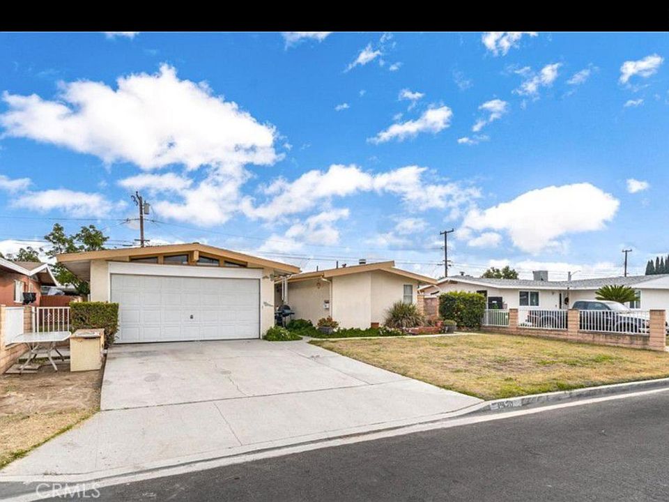 1st image of 8420 Flallon Ave