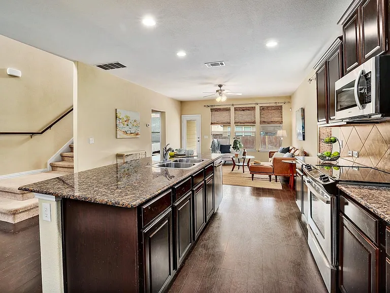16021 Travesia Way — Photo 7