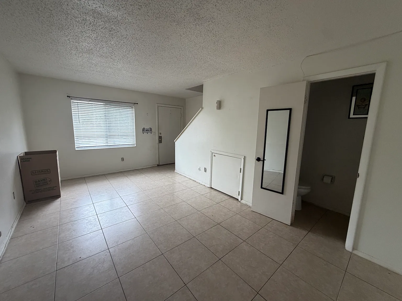 2 bed, 1.5 bath, 900 sqft, $1,300 — Photo 3
