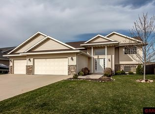 129 Foxfire Dr, Mankato, MN 56001
