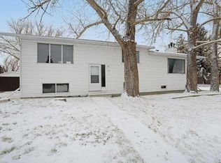 24 W Beamish Park Dr E, Brooks, AB T1R 0K1
