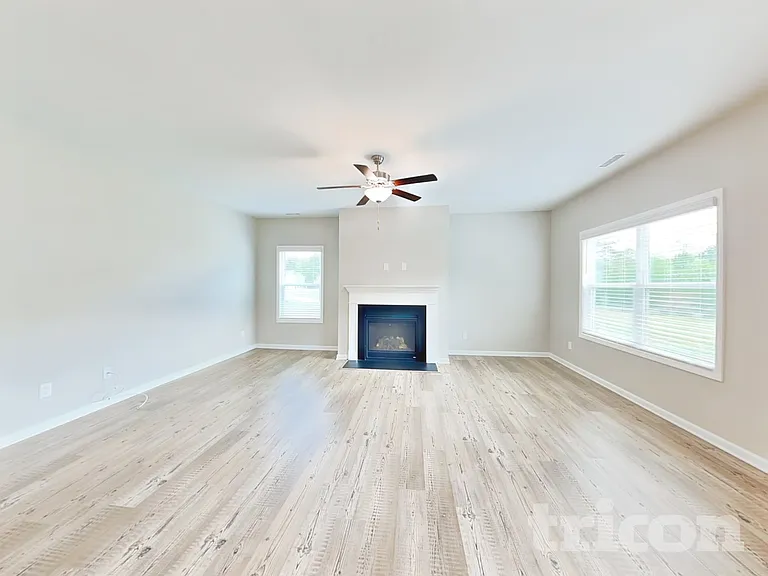 20 Evergreen Ln — Photo 2