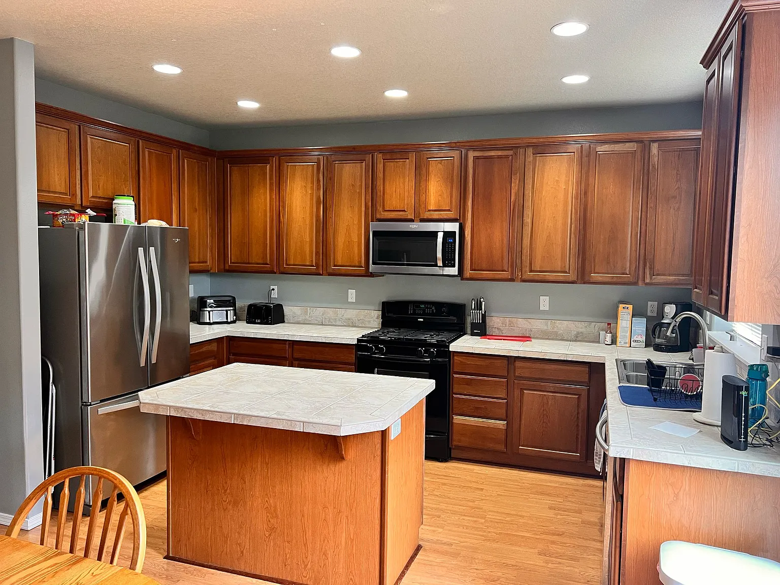 4 bed, 2.5 bath, 1900 sqft, $850 — Photo 3