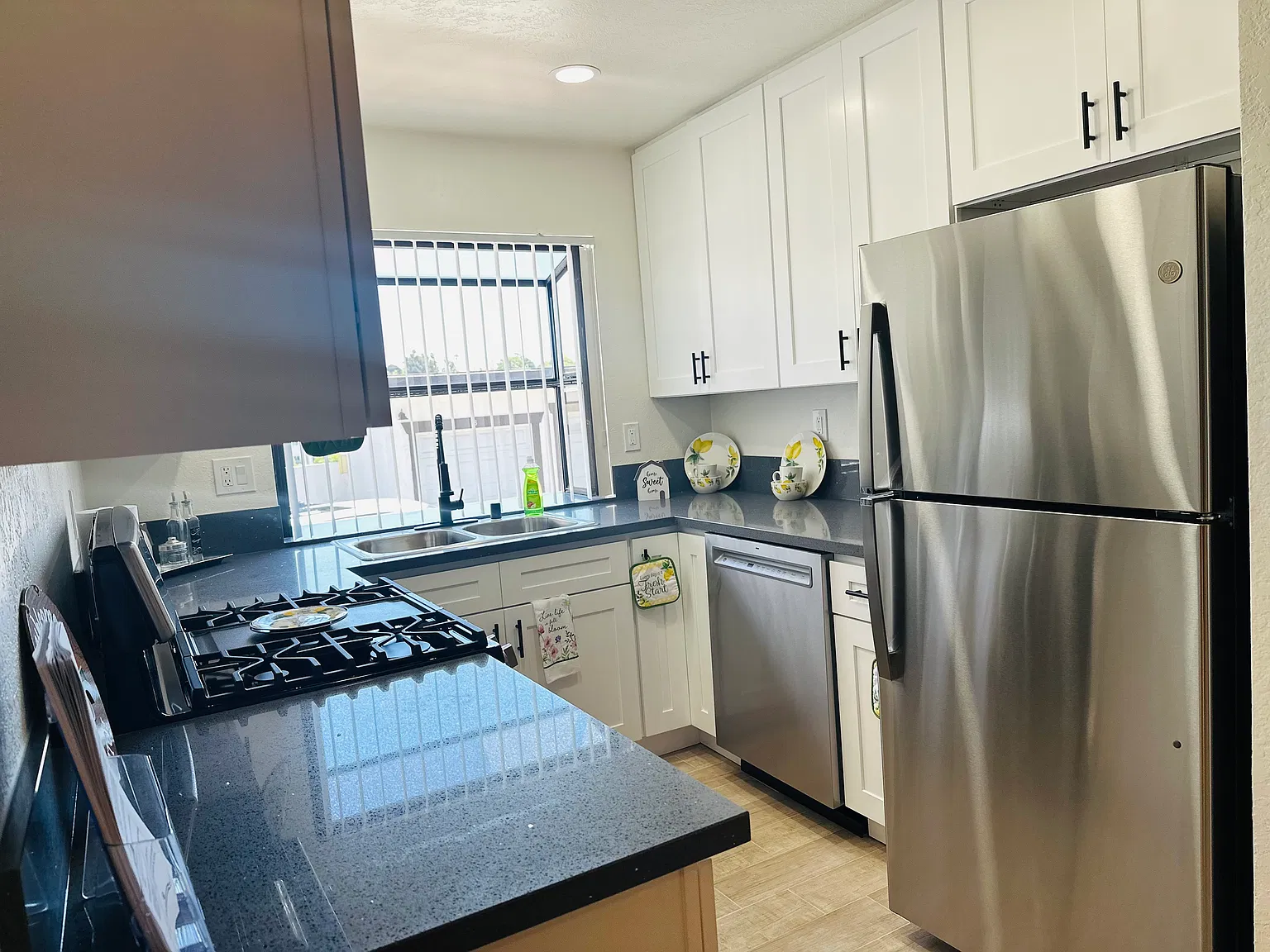 2 bed, 1060 sqft, $2,995 — Photo 2