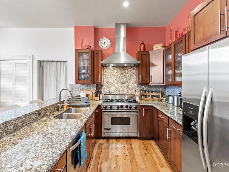 274 Hartford St — Photo 3