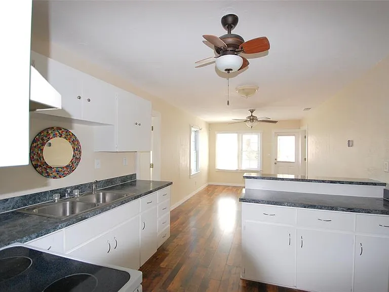 247 Short St — Photo 6