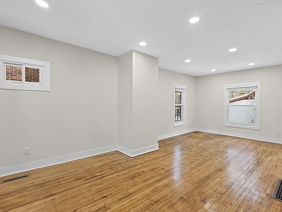 4th image of 1814 E Linnwood Ave
