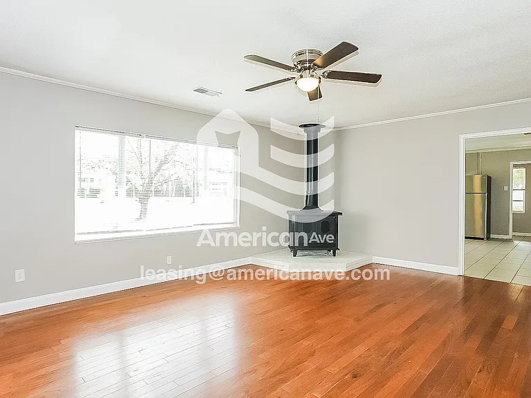 1615156_002_wm_-_living_room_13051164.jpg