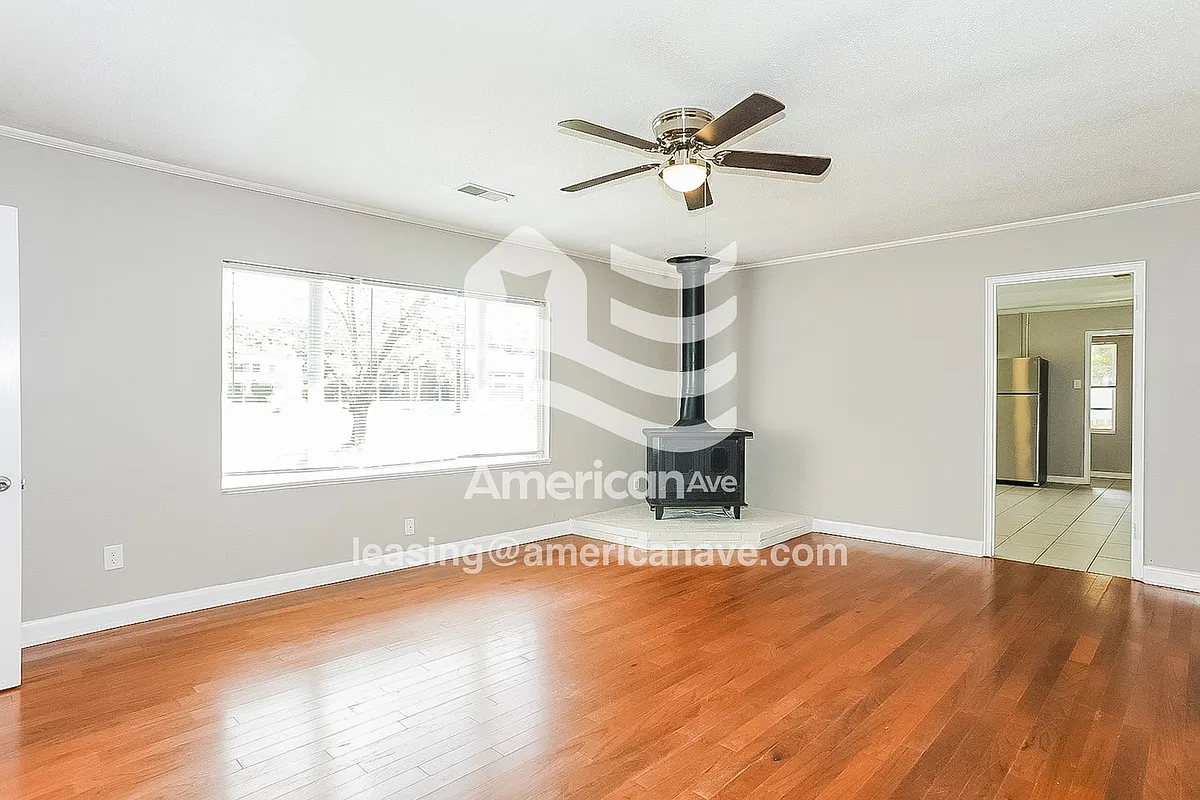 1615156_002_wm_-_living_room_13051164.jpg - 3406 Seneca Ave