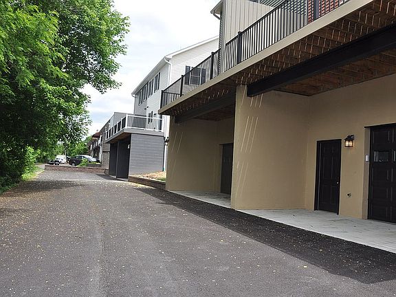 4th image of 447 Crawford Ave