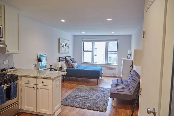 Sold by KNP Realty LLC | media 2