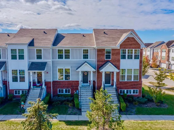 3 Nicholas Dr W, Des Plaines, IL 60016