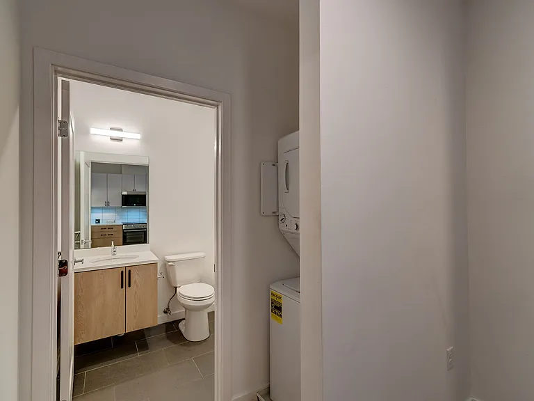 104 Howe St — Photo 36