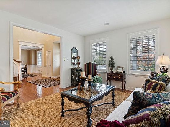 4th image of 14 Royal Oak Ct