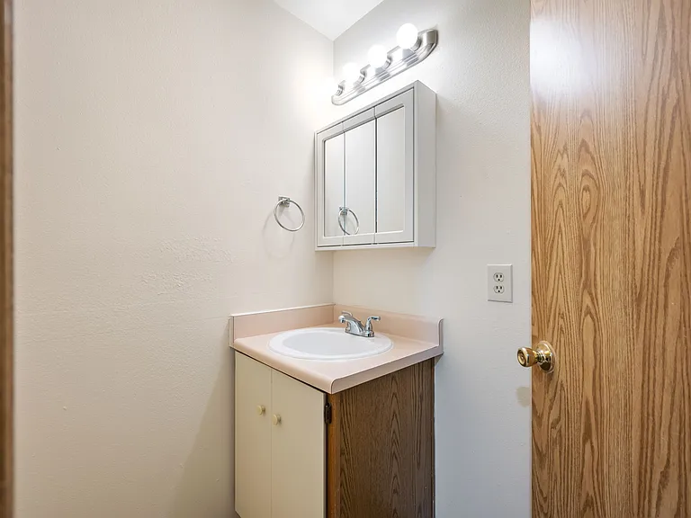 1318 9th St SE #1318 — Photo 5